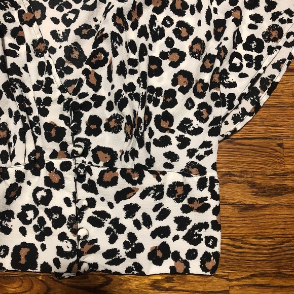 Cheetah print crop top chiffon blouse with buttons - Picture 4 of 5
